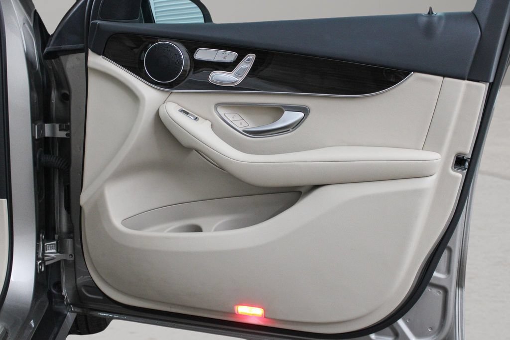 Used 2022 Mercedes-Benz GLC 300 image 23