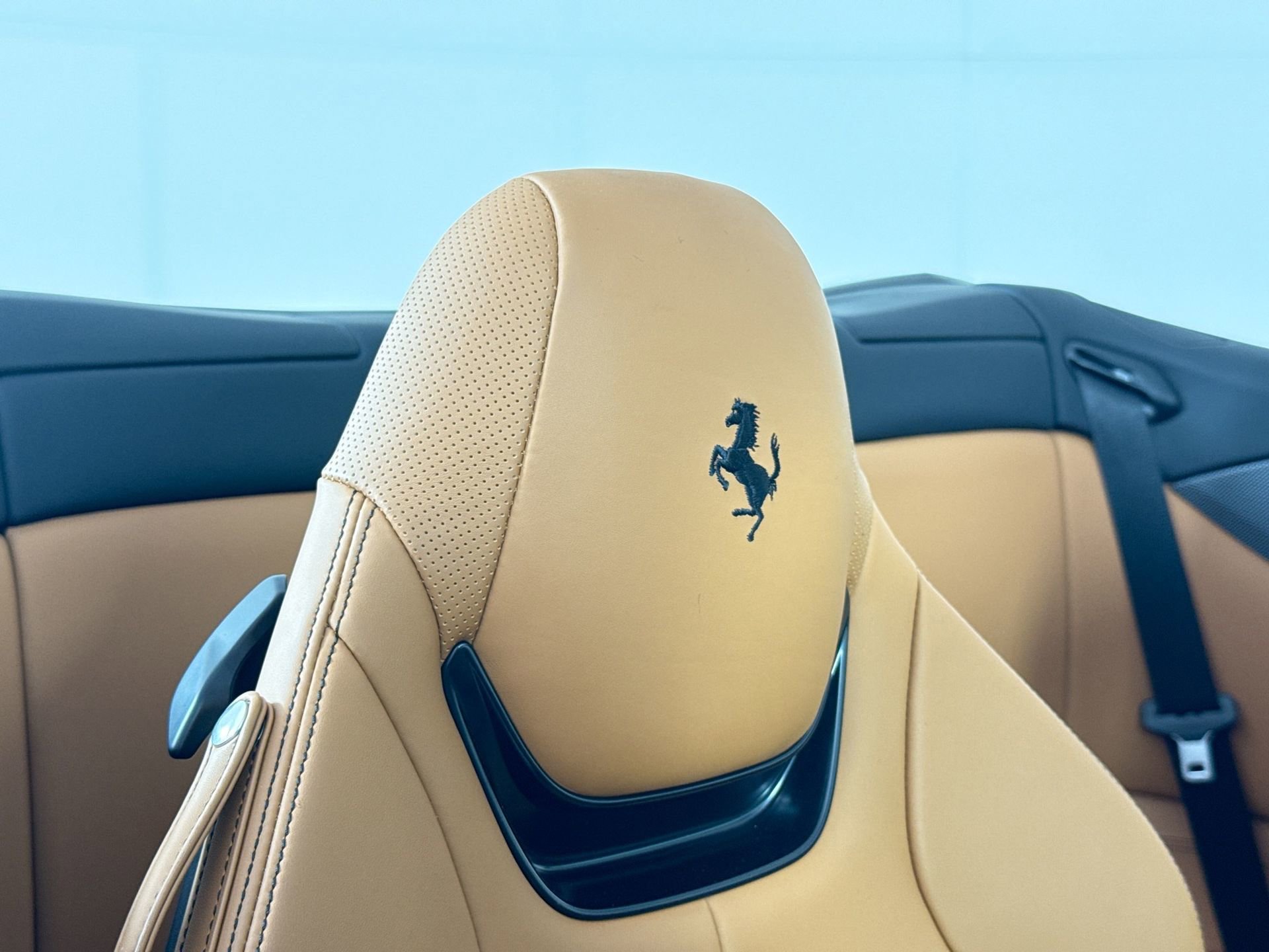 Certified 2019 Ferrari Portofino RWD image 25