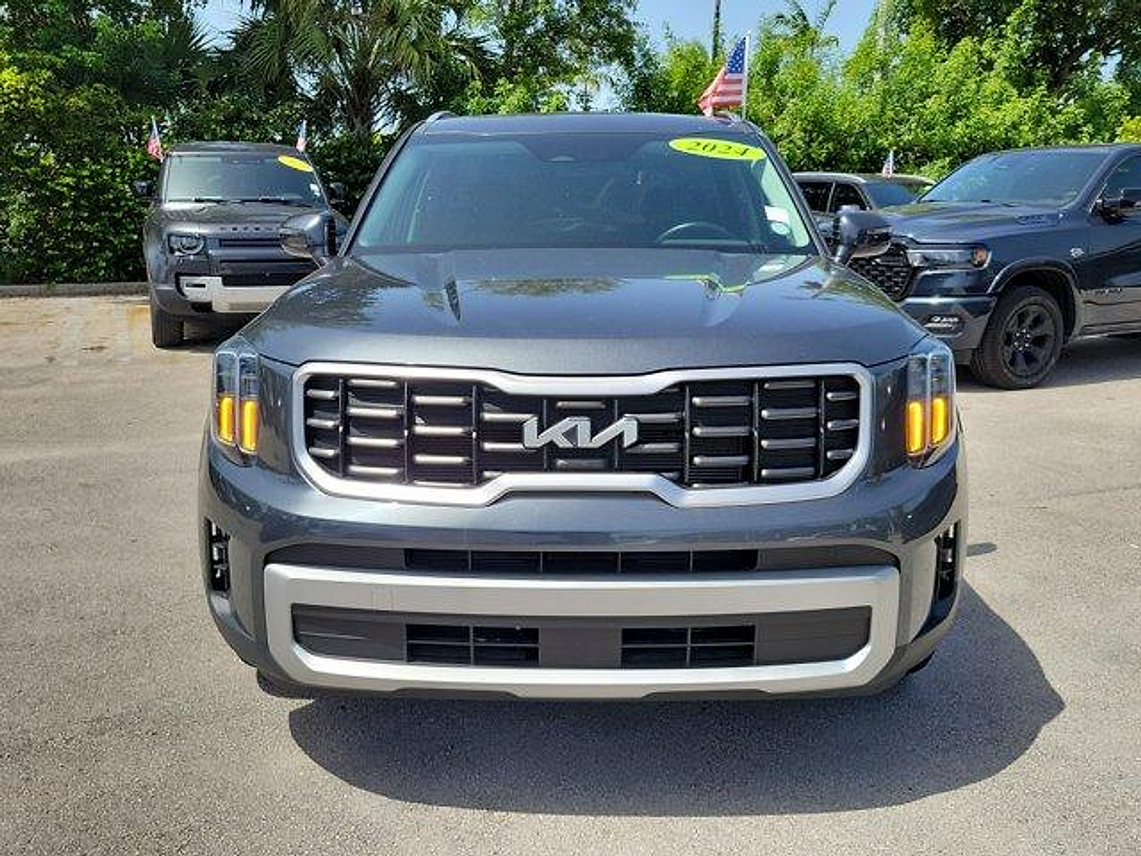 Used 2024 Kia Telluride S w/ S Sunroof Package FWD image 2