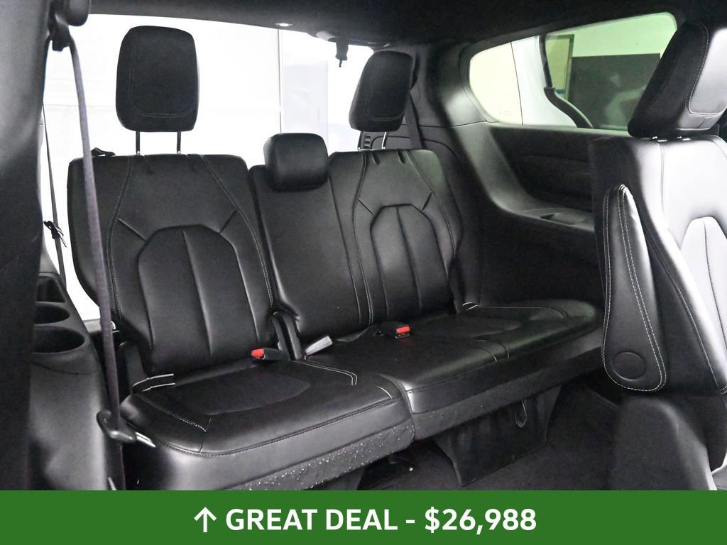 Used 2024 Chrysler Pacifica Select image 23