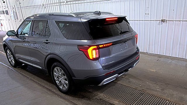 Used 2025 Ford Explorer Platinum image 3
