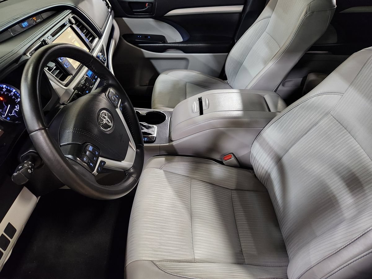 Used 2019 Toyota Highlander Plus FWD image 31