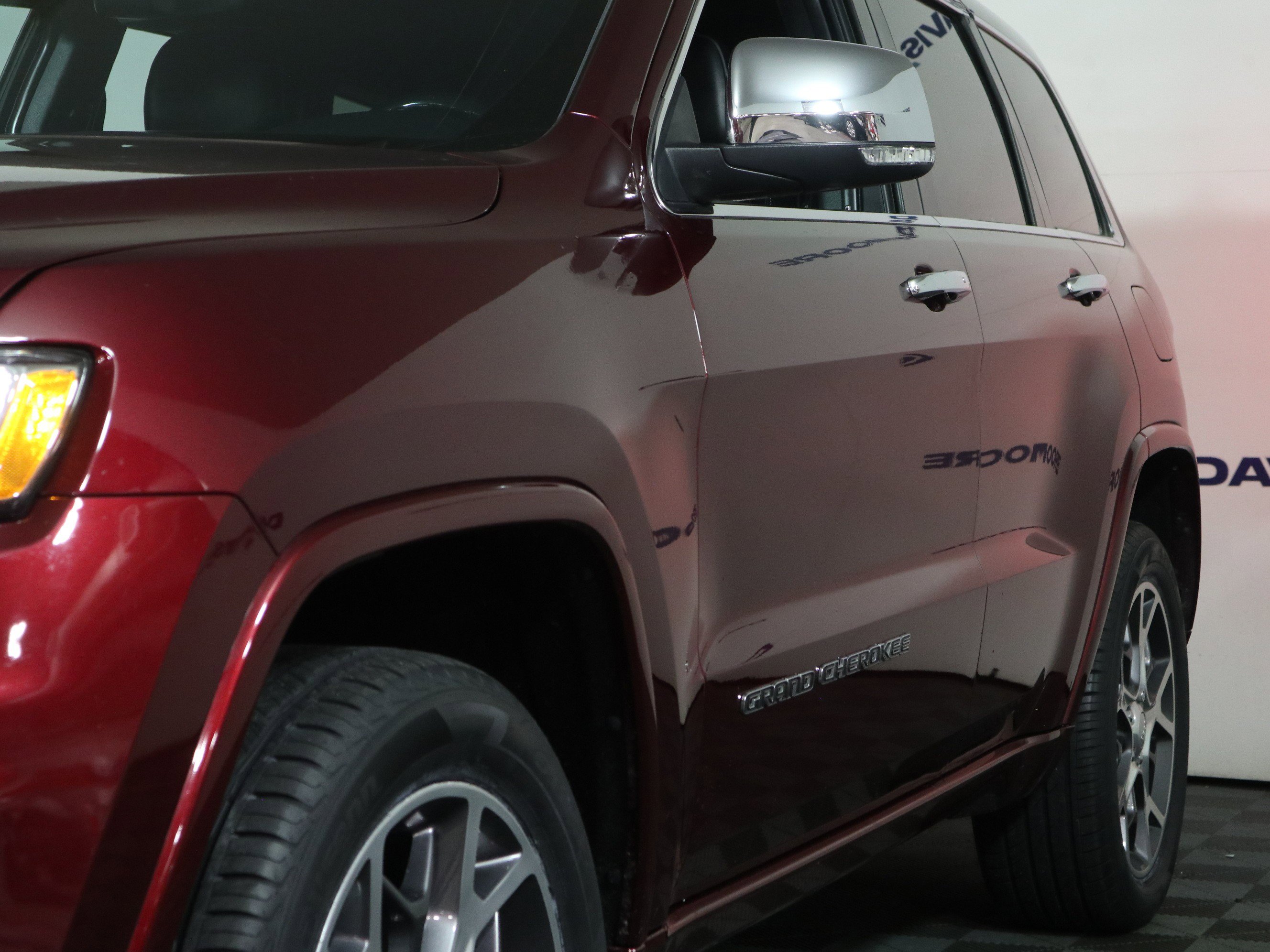 Used 2020 Jeep Grand Cherokee Overland image 11