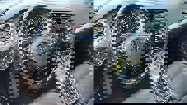 Used 2015 Volkswagen Golf S image 22