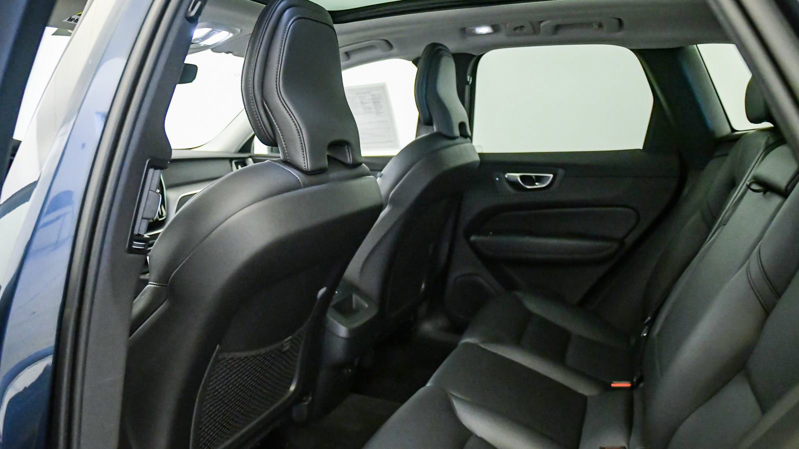 Certified 2025 Volvo XC60 B5 Core AWD/4WD image 19
