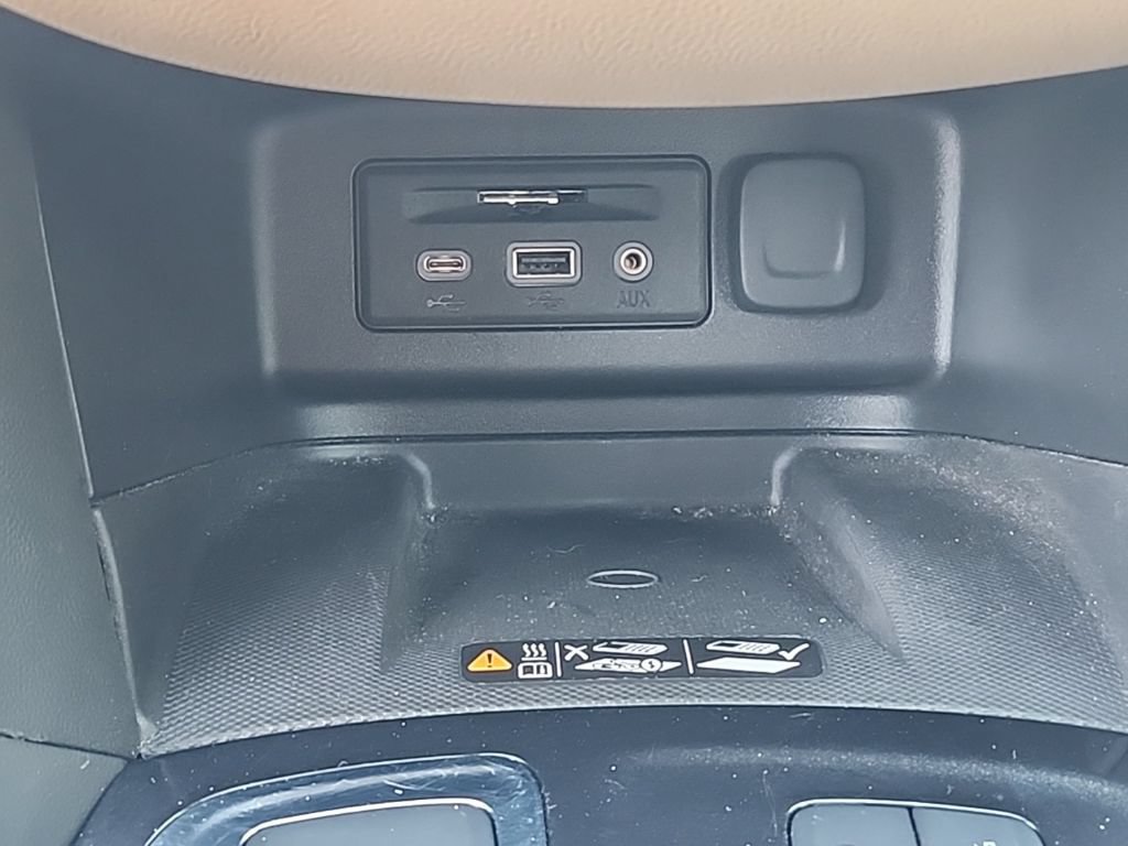 Used 2023 Chevrolet Equinox Premier AWD/4WD image 9