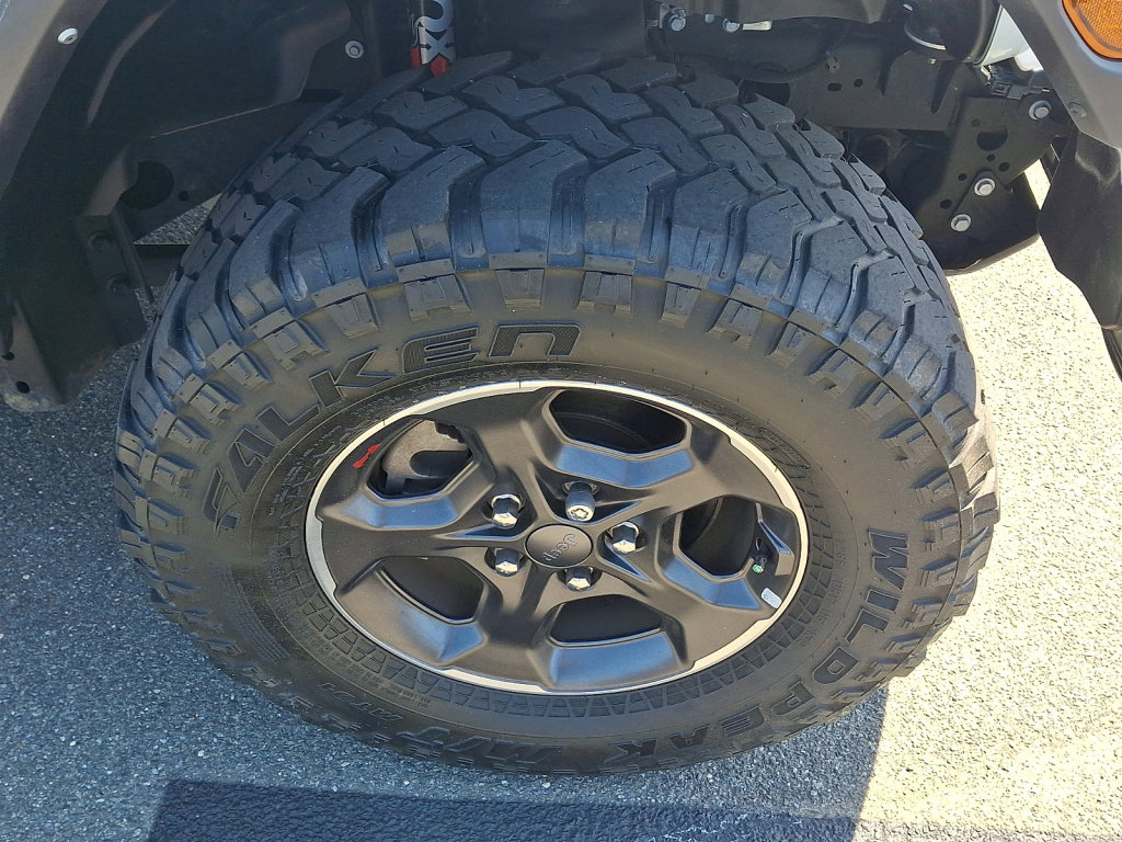 Used 2022 Jeep Gladiator Rubicon w/ Cold Weather Group image 9