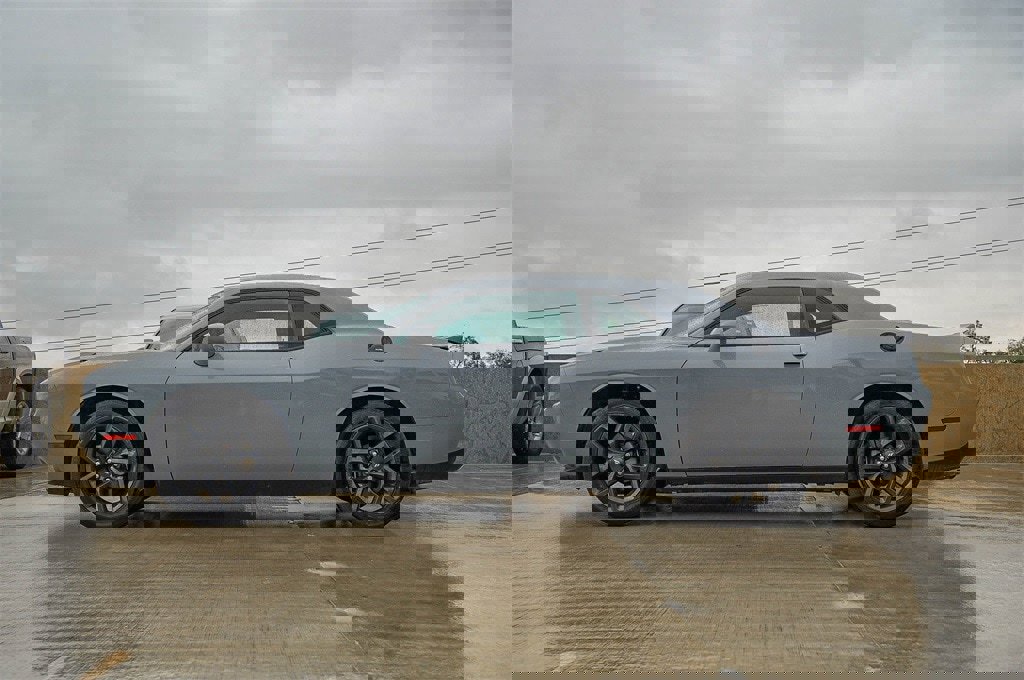 Used 2021 Dodge Challenger SXT w/ Blacktop Package image 4