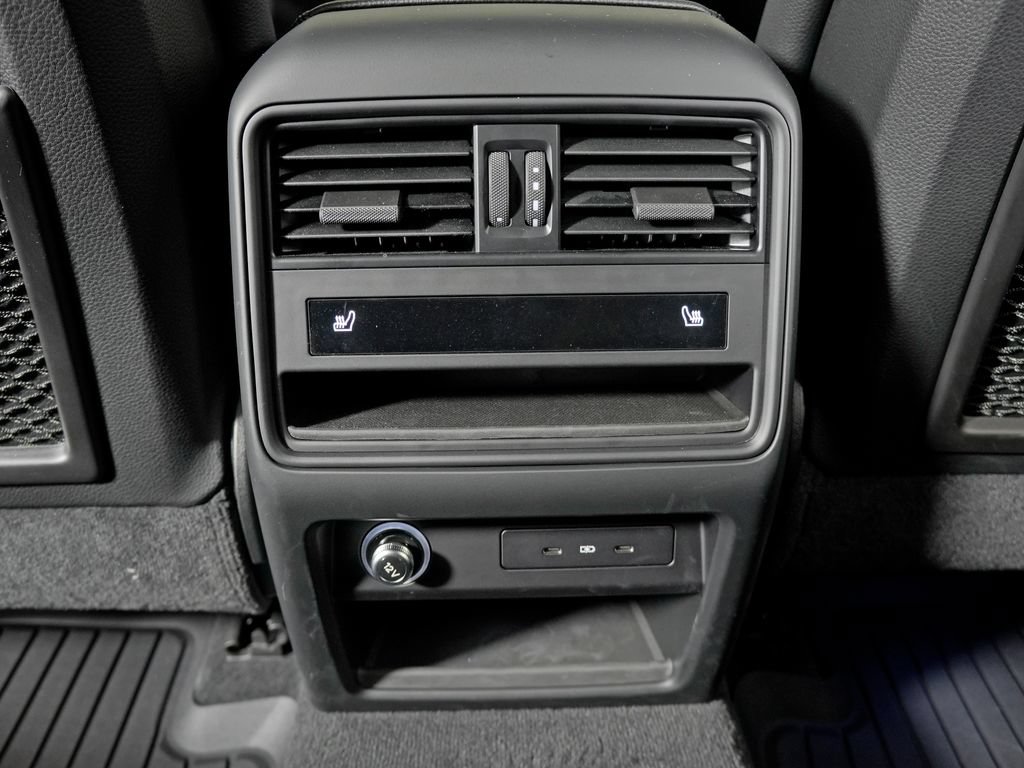 Certified 2024 Porsche Cayenne AWD/4WD image 40