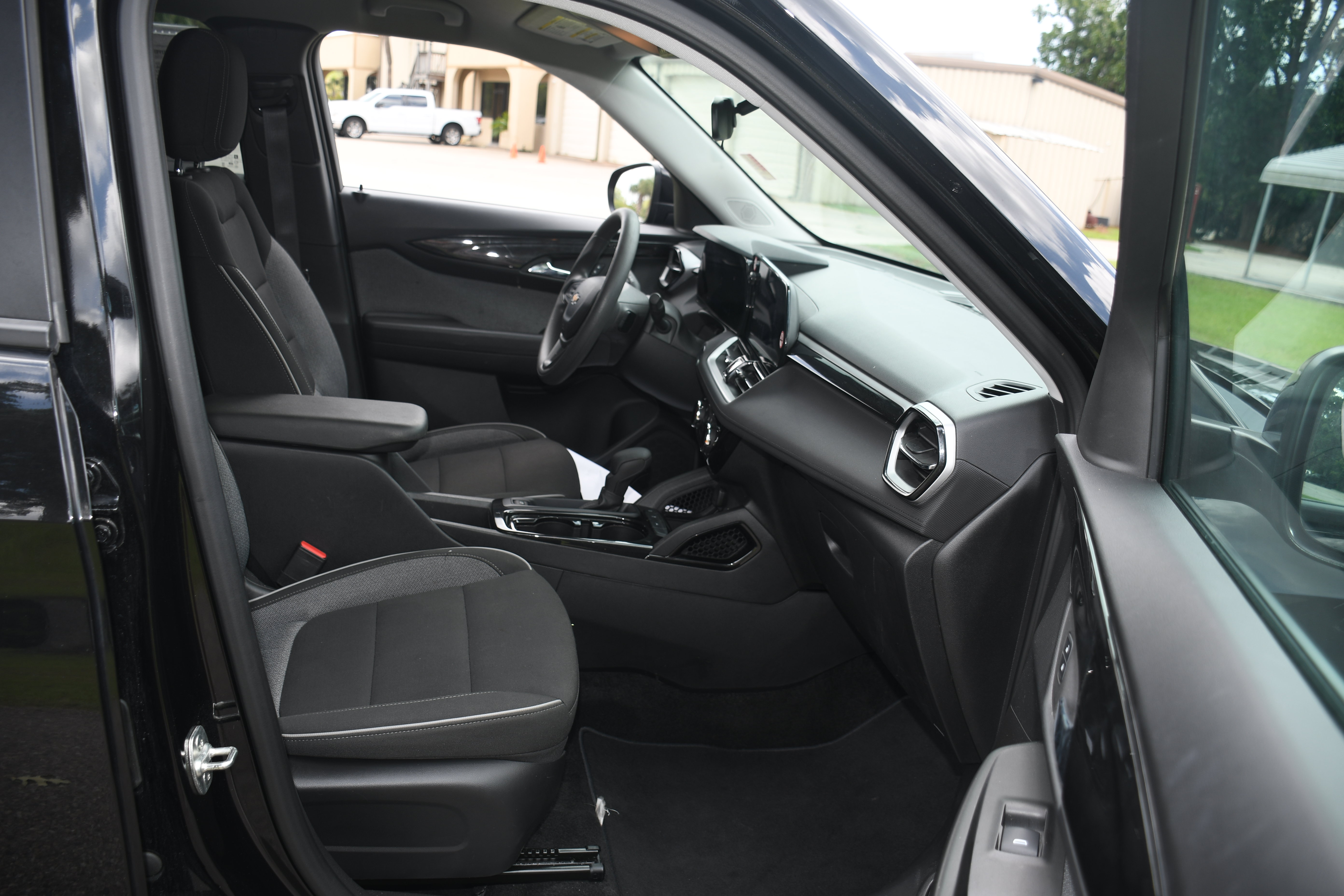 Used 2025 Chevrolet TrailBlazer LT FWD image 19
