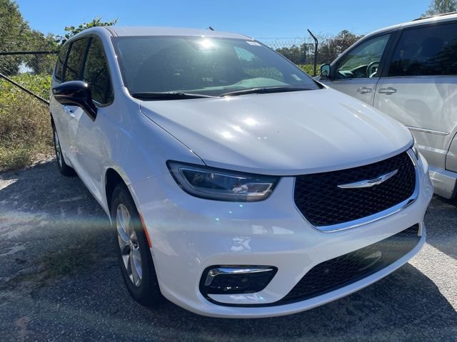 New 2026 Chrysler Pacifica Select image 3
