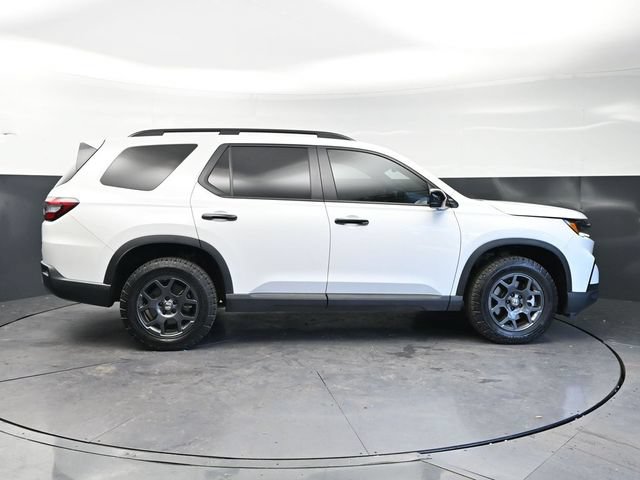 Used 2025 Honda Pilot TrailSport image 4