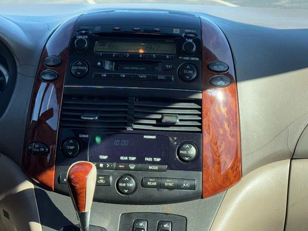 Used 2005 Toyota Sienna XLE Limited image 17
