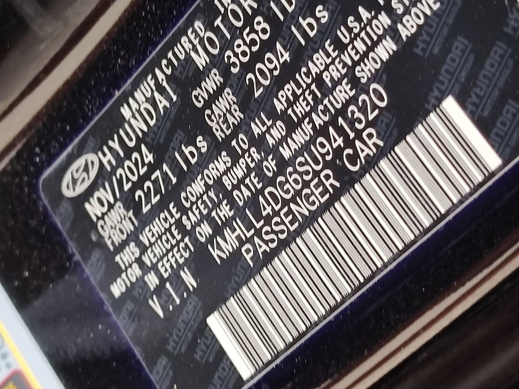 Used 2025 Hyundai Elantra SE image 17