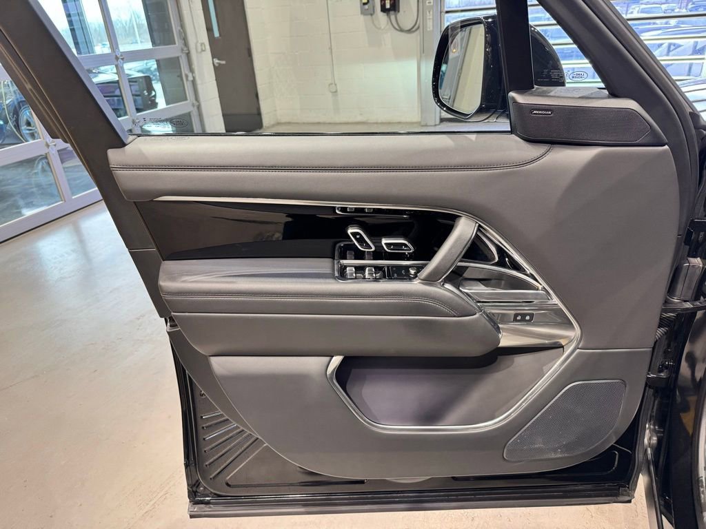 Used 2024 Land Rover Range Rover SE image 8