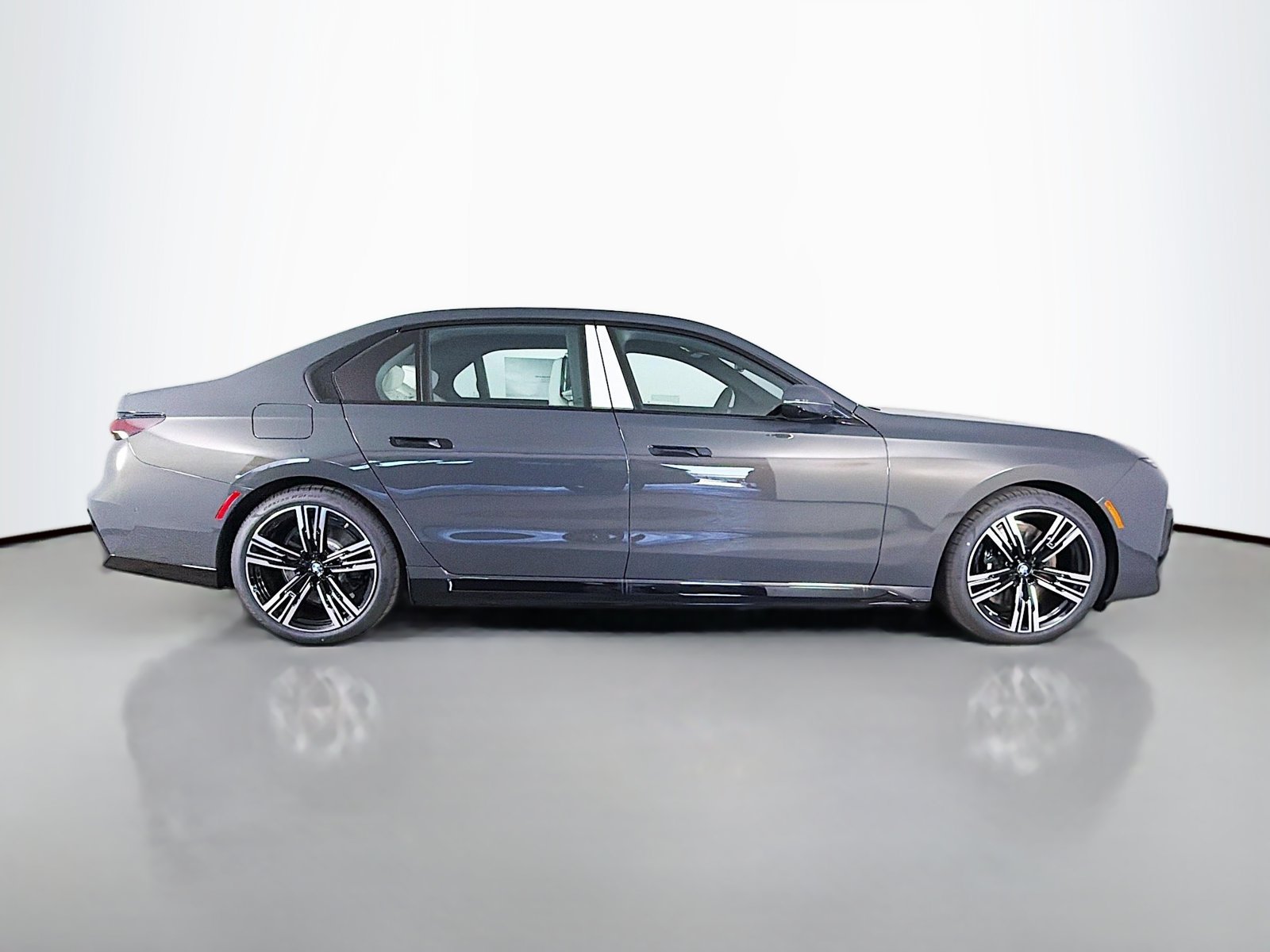 New 2026 BMW i7 xDrive60 AWD/4WD image 8