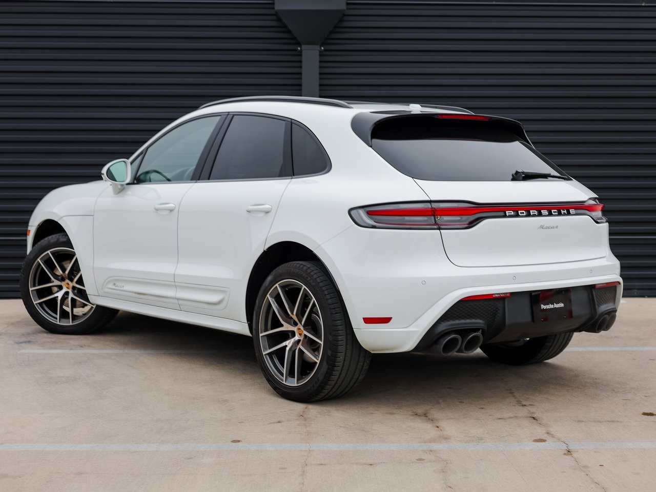 Certified 2023 Porsche Macan image 3