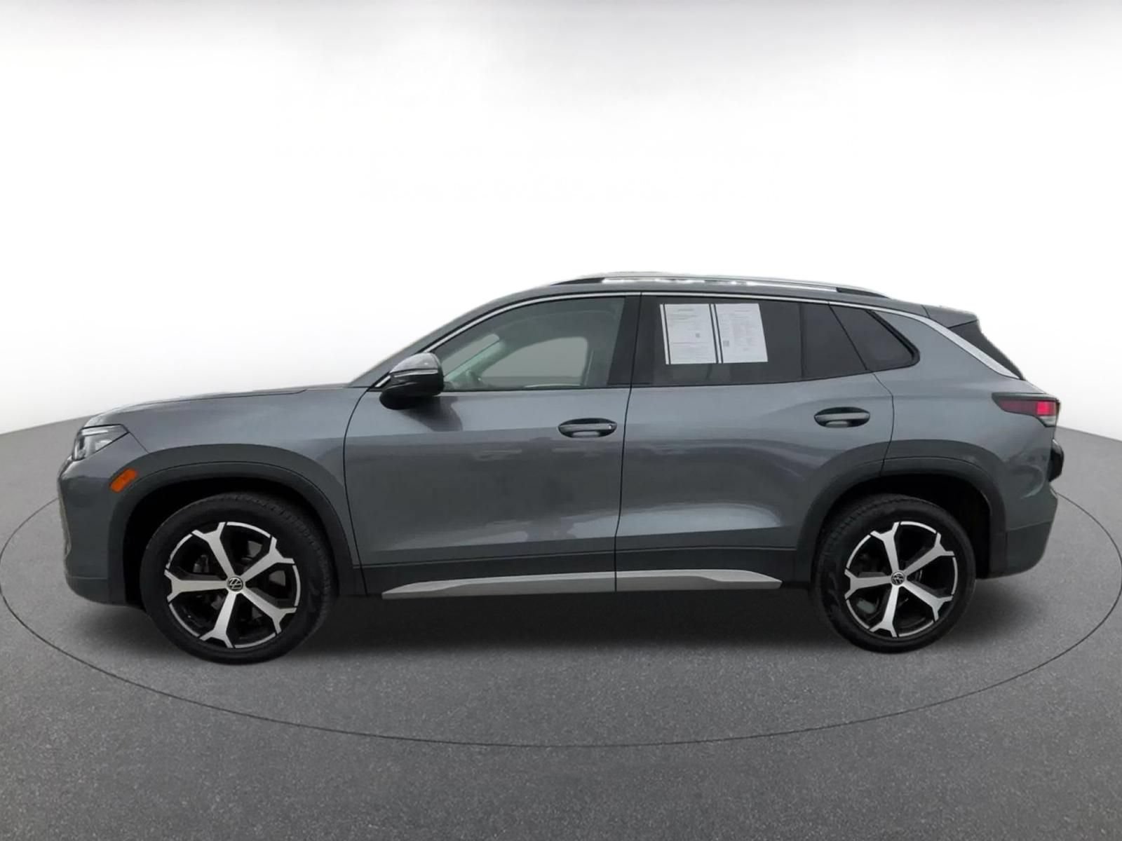 Used 2026 Volkswagen Tiguan SE AWD/4WD image 8