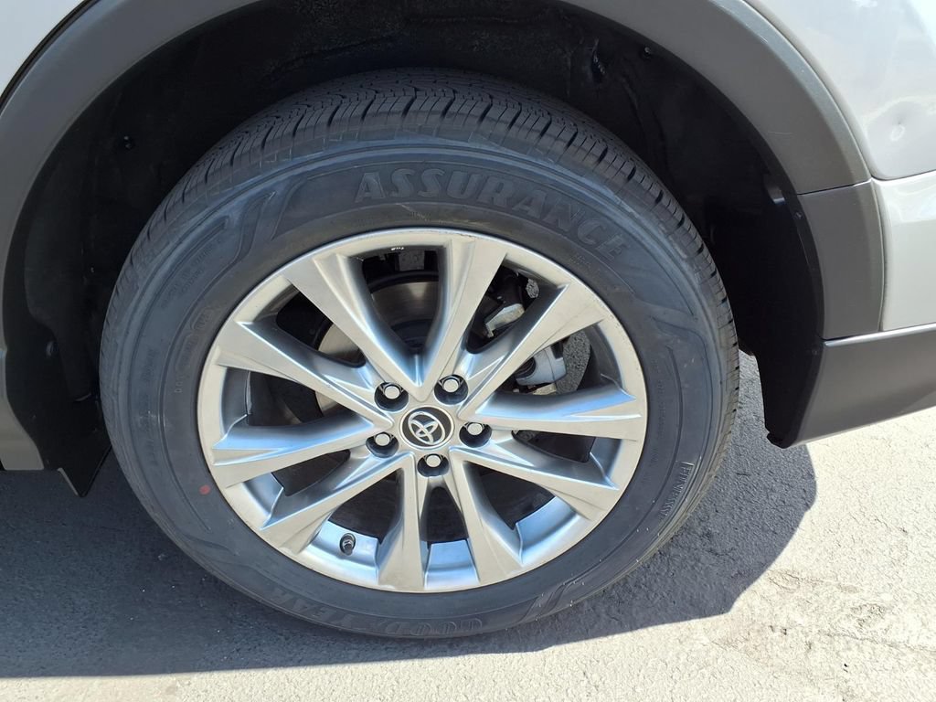 Used 2017 Toyota RAV4 Limited AWD/4WD image 15