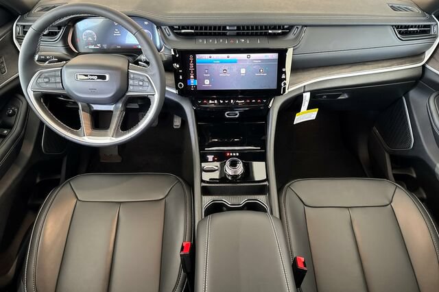 New 2026 Jeep Grand Cherokee Limited w/ Limited Altitude Package AWD/4WD image 10
