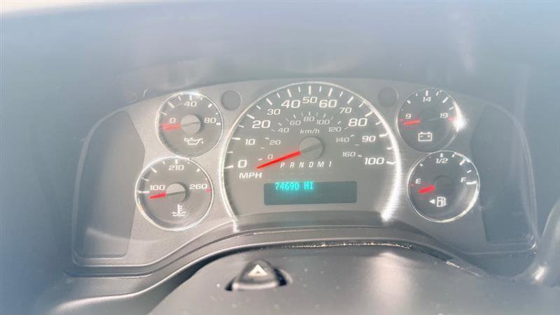 Used 2011 Chevrolet Express 2500 RWD image 25