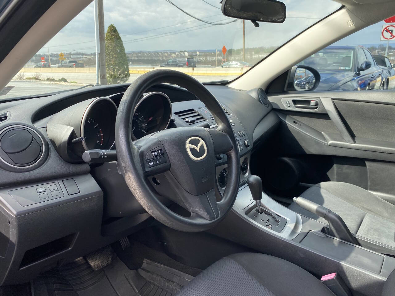 Used 2011 MAZDA MAZDA3 i Sport image 11