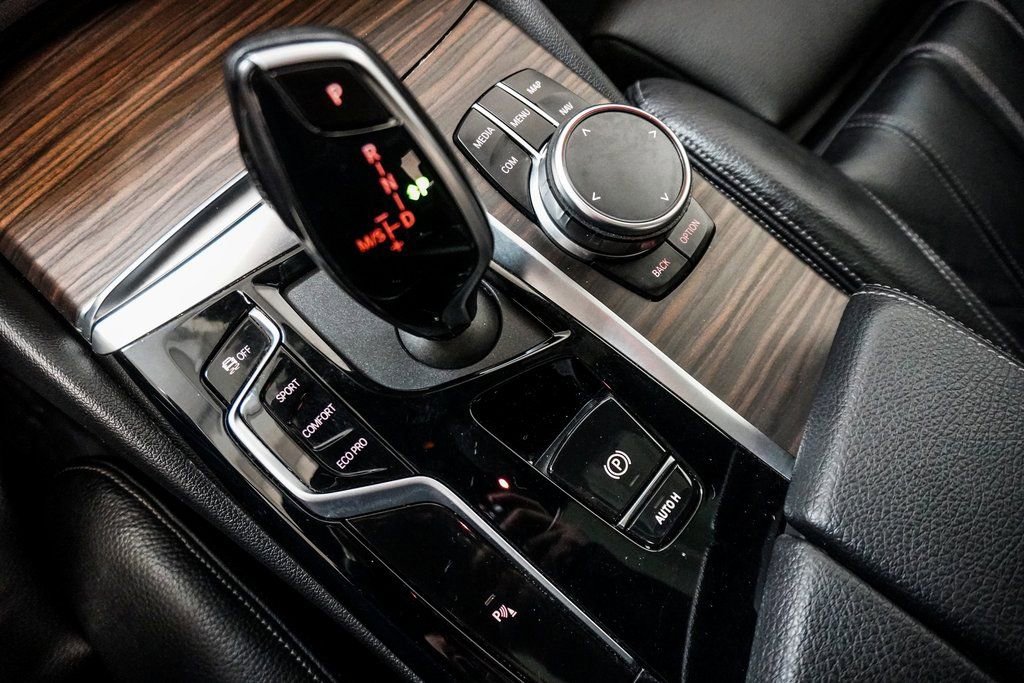 Used 2023 BMW 540i xDrive w/ Premium Package image 29