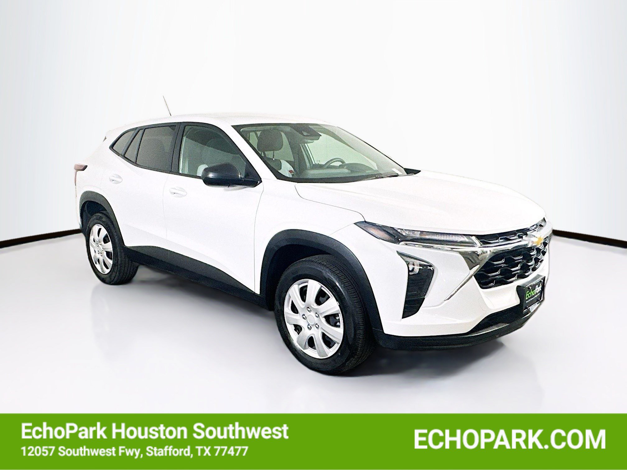 Used 2025 Chevrolet Trax LS FWD image 1
