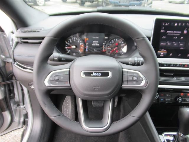 New 2026 Jeep Compass Latitude image 17
