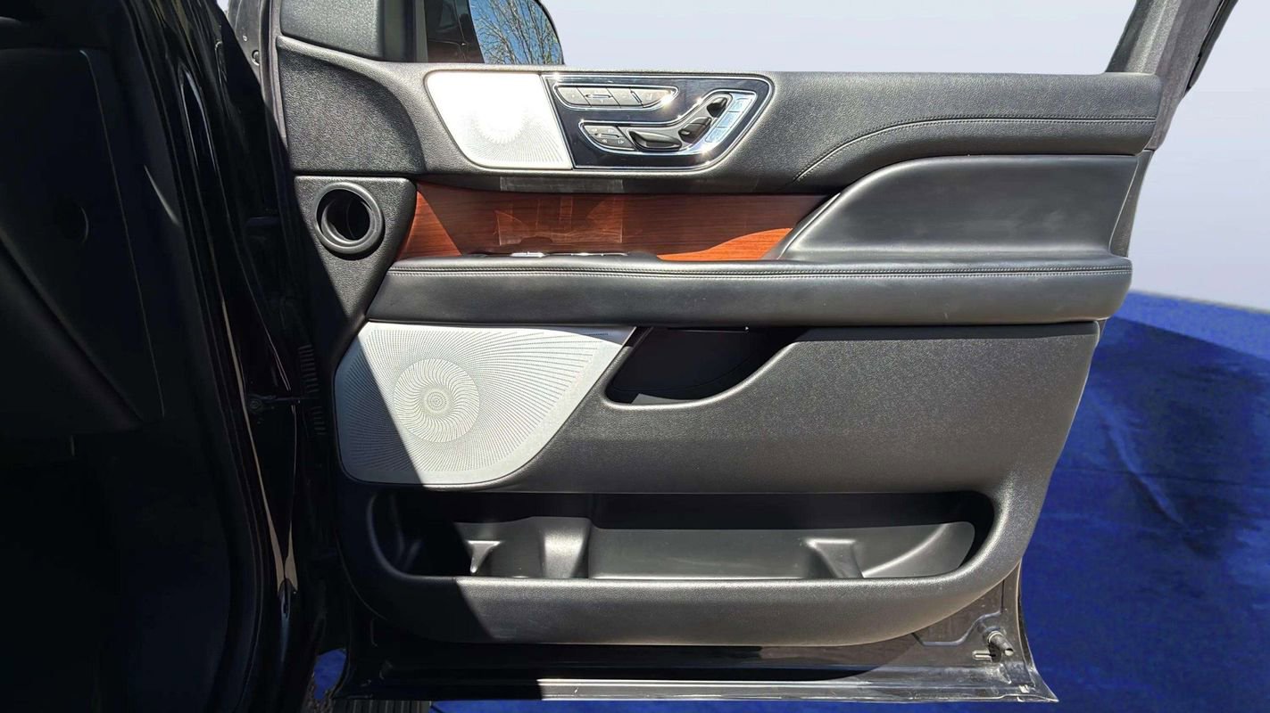 Used 2018 Lincoln Navigator Reserve w/ Technology Package image 20