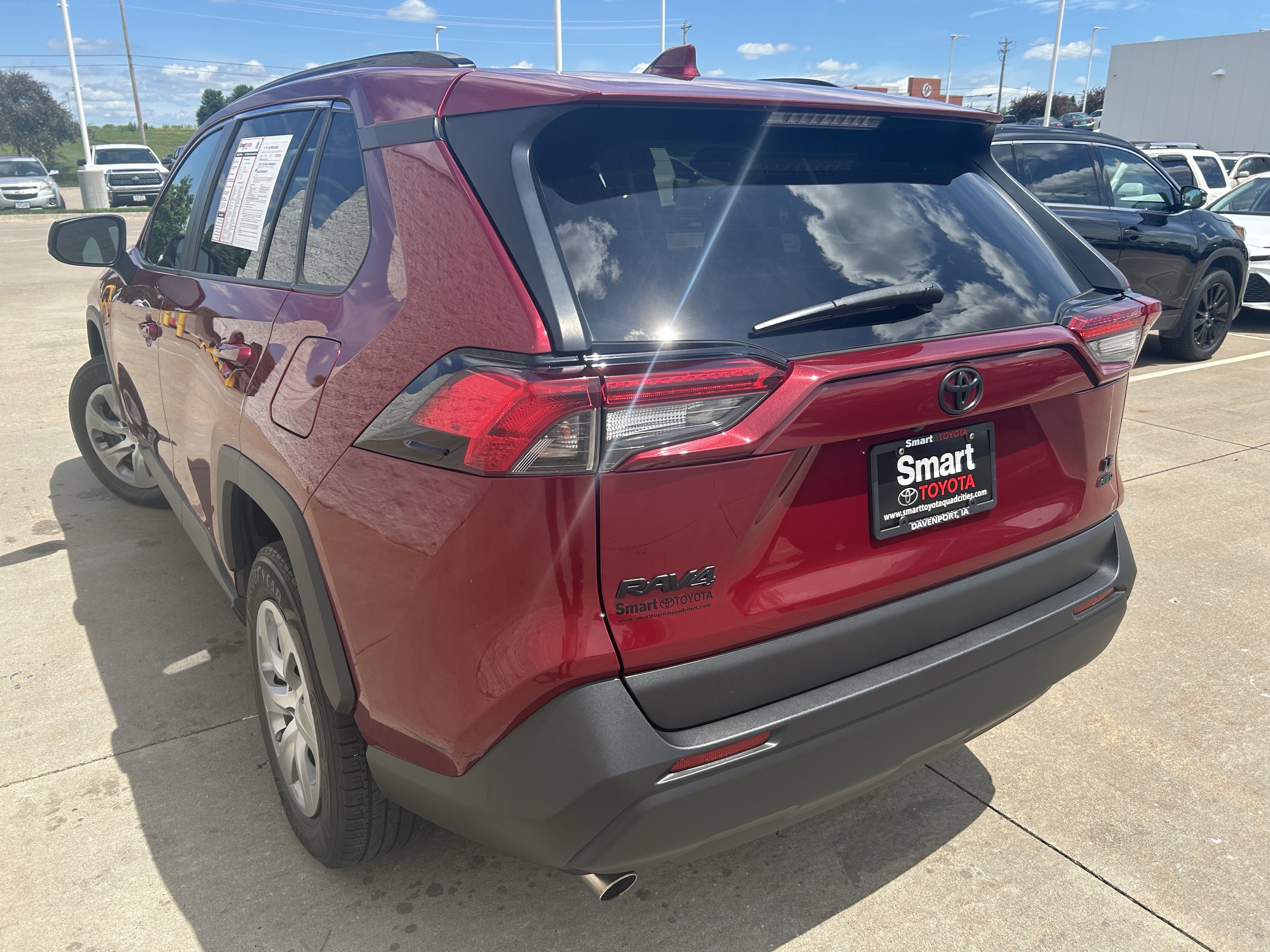 Used 2019 Toyota RAV4 LE AWD/4WD image 4