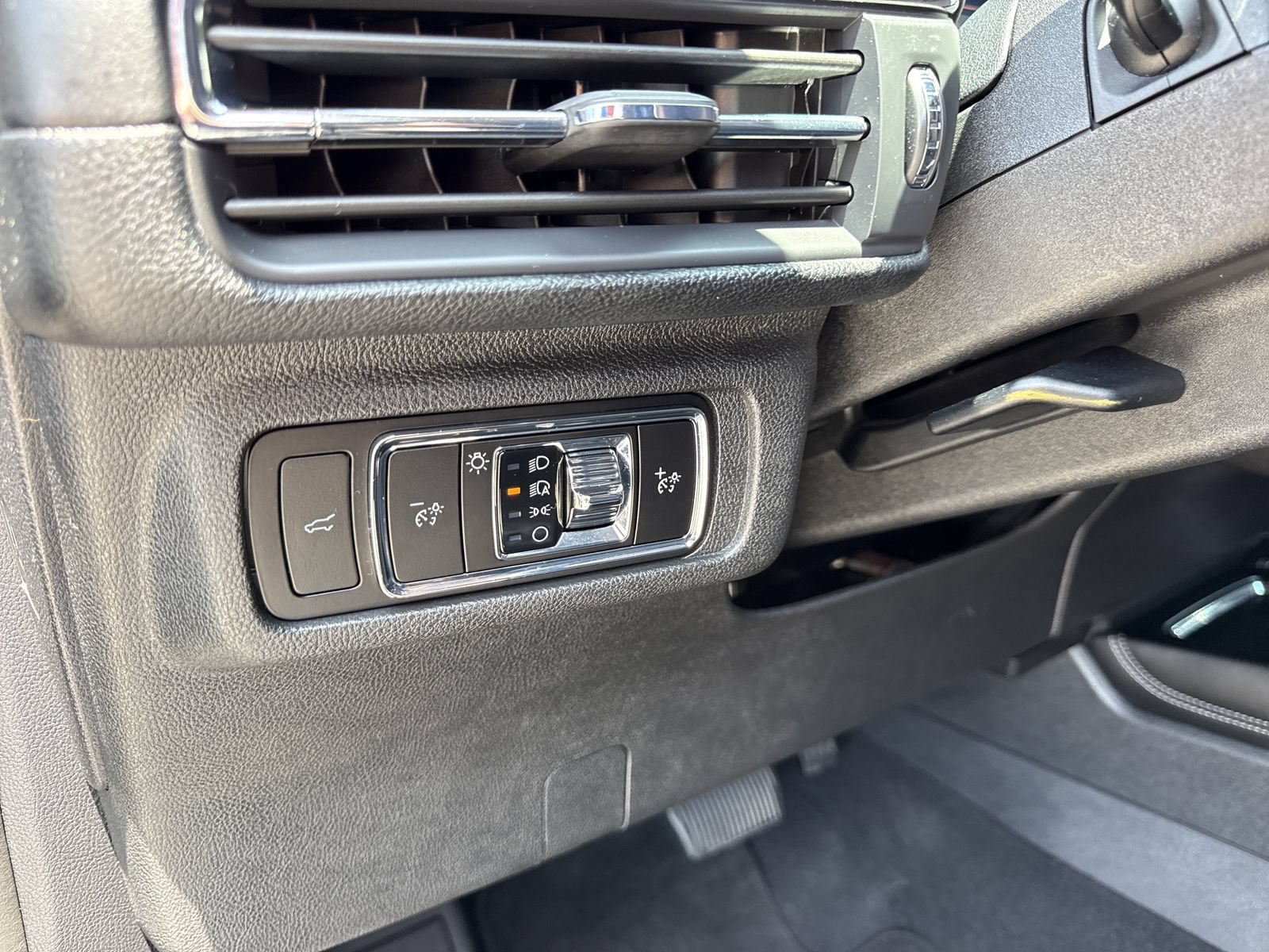 Used 2023 Lincoln Corsair FWD image 17
