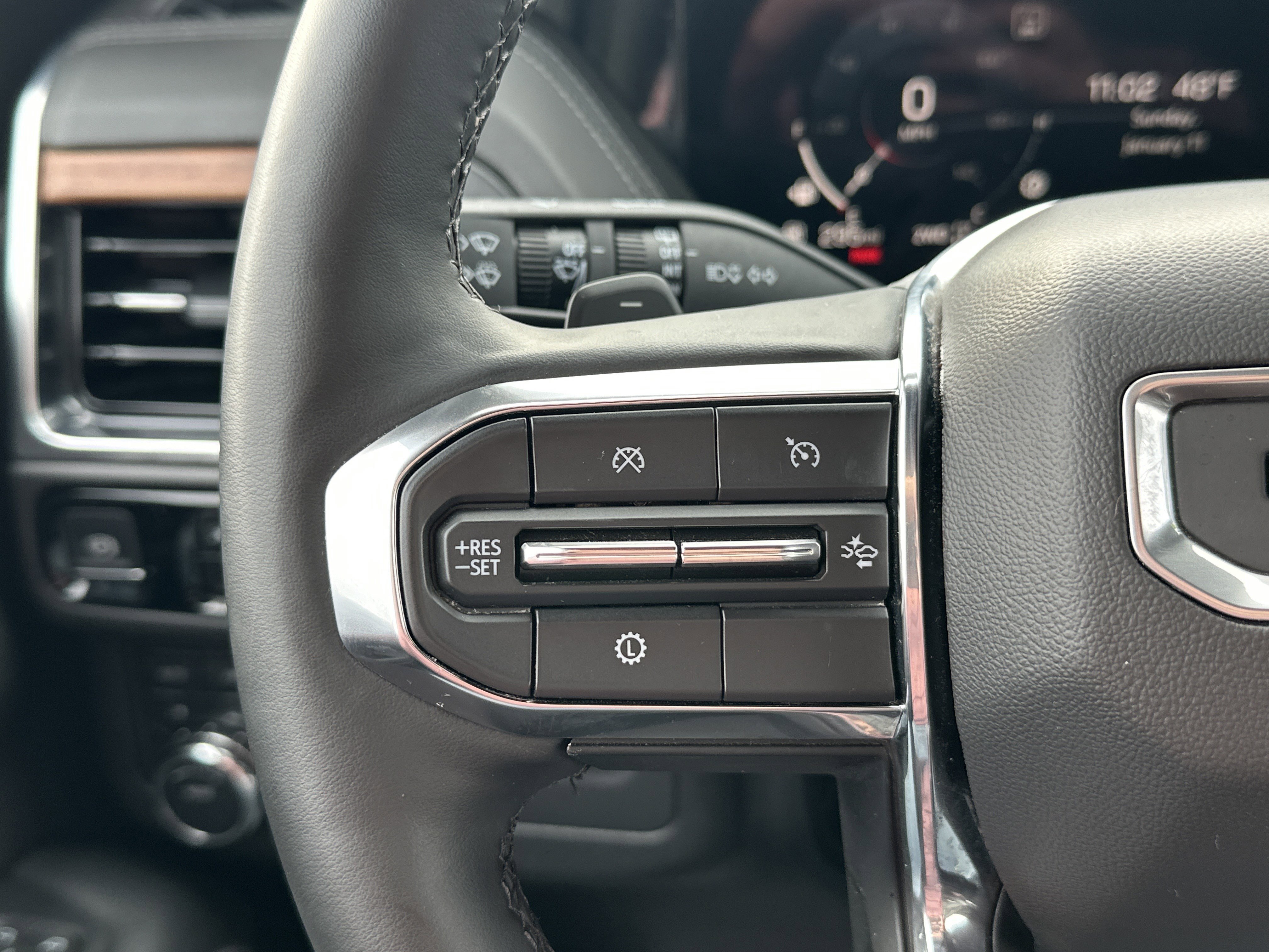 Used 2025 GMC Yukon XL Denali image 18