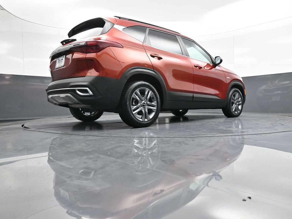 Certified 2022 Kia Seltos S image 29