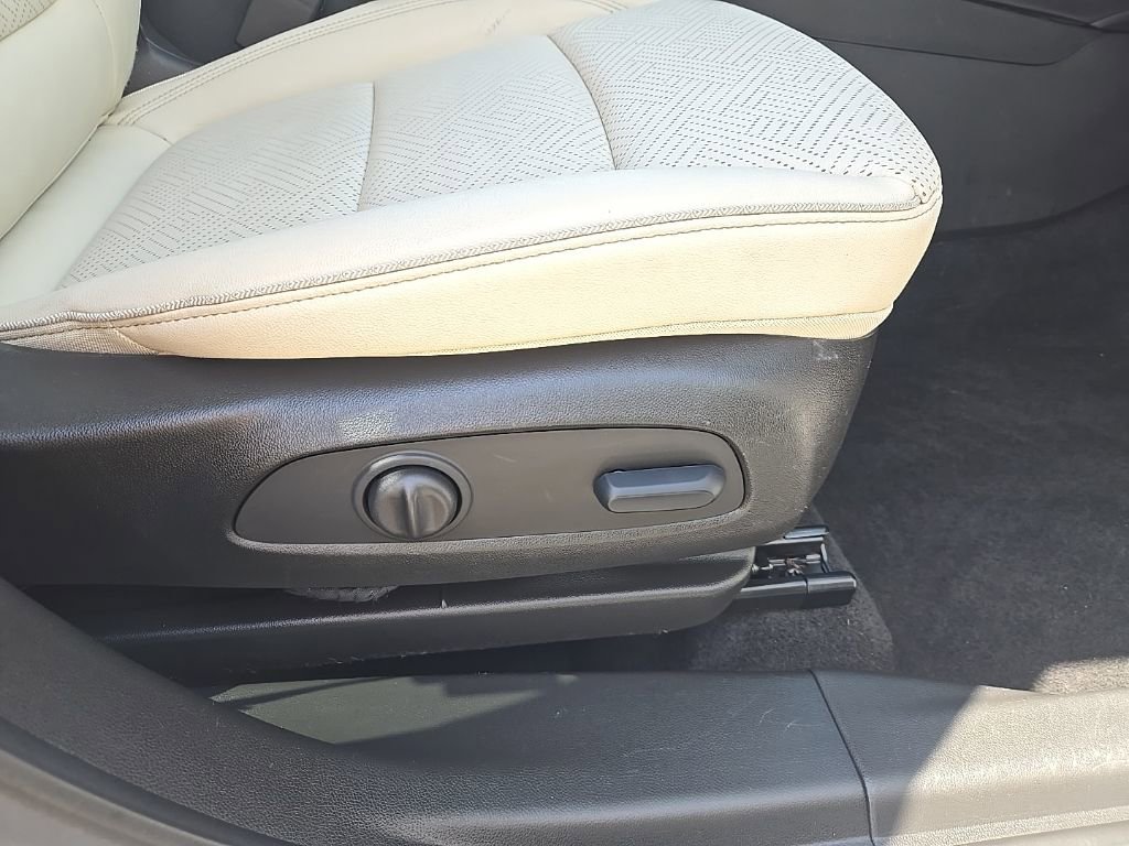 Used 2023 Buick Encore GX Essence w/ Experience Buick Package FWD image 31