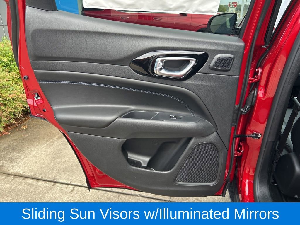 Used 2025 Jeep Compass Latitude w/ Sun & Sound Group AWD/4WD image 15