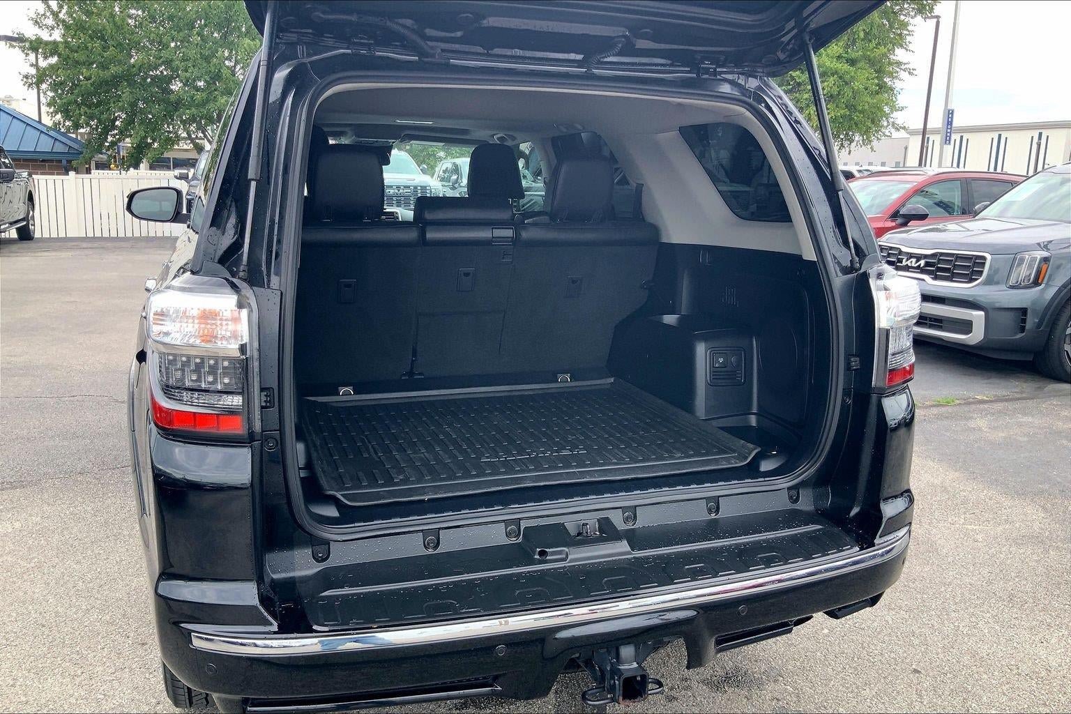 Used 2024 Toyota 4Runner Limited AWD/4WD image 4