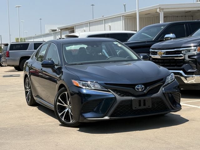 Used 2019 Toyota Camry SE FWD image 2