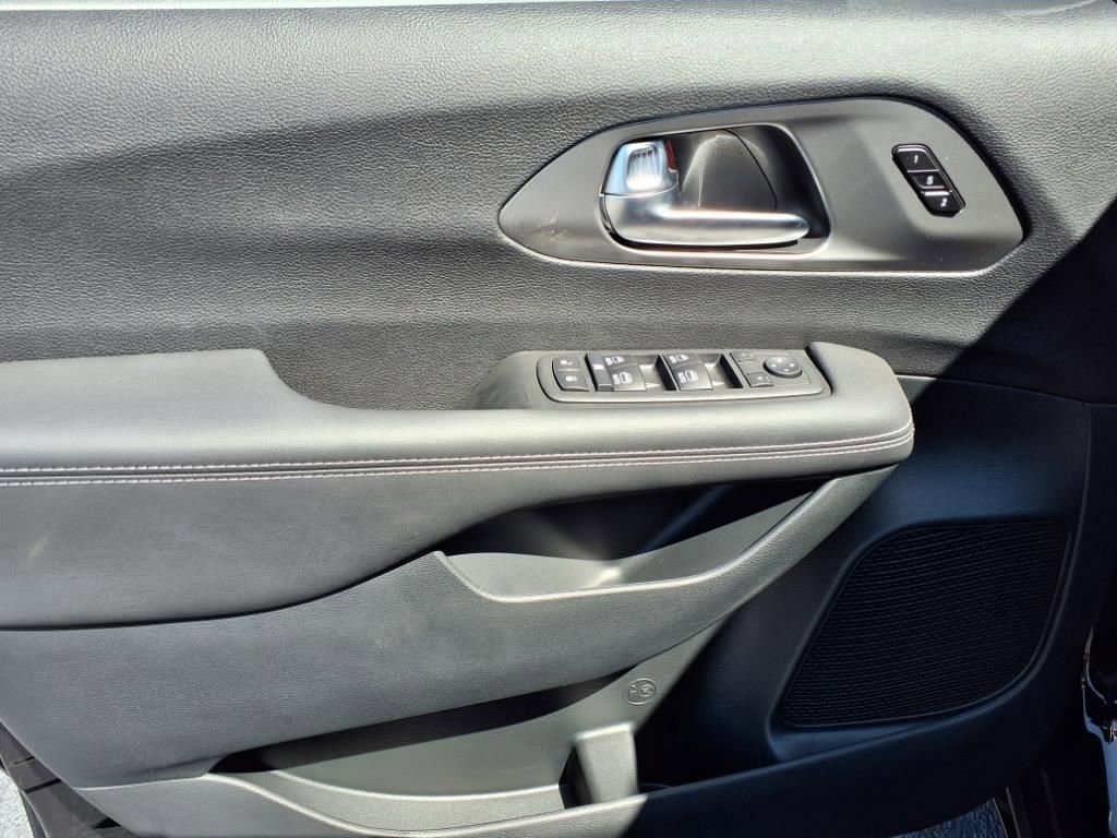 New 2026 Chrysler Pacifica Select image 8