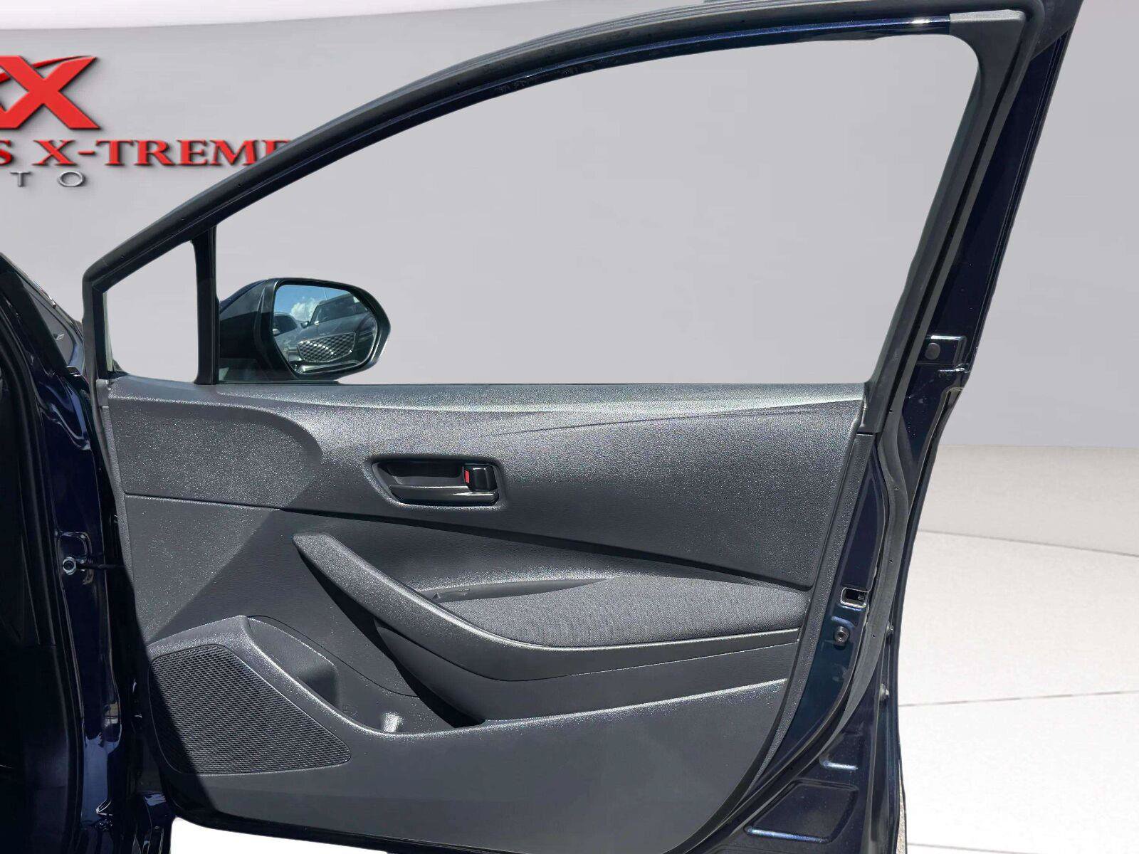 Used 2025 Toyota Corolla LE FWD image 51
