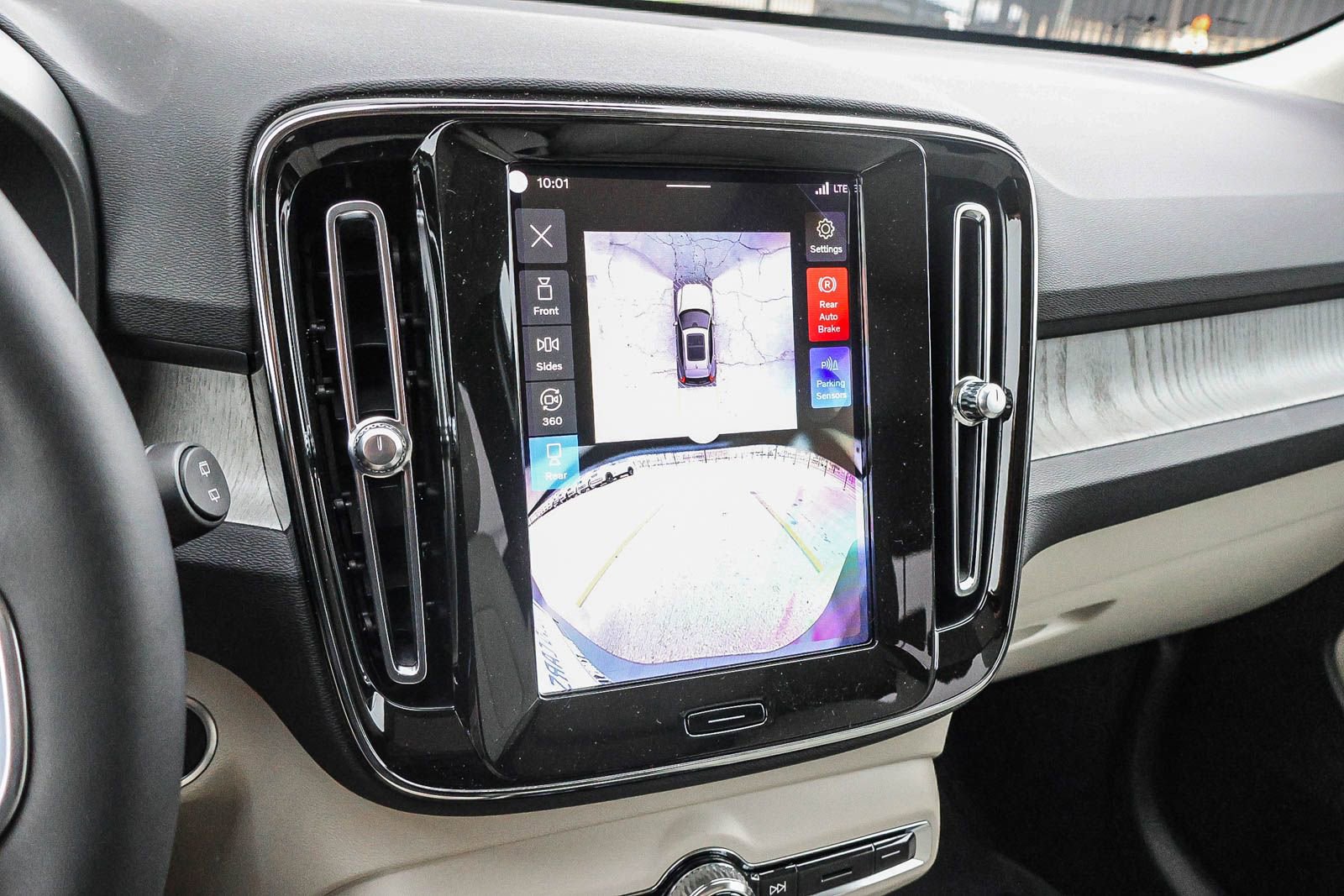 New 2026 Volvo XC40 B5 Plus w/ Protection Package Premier image 34