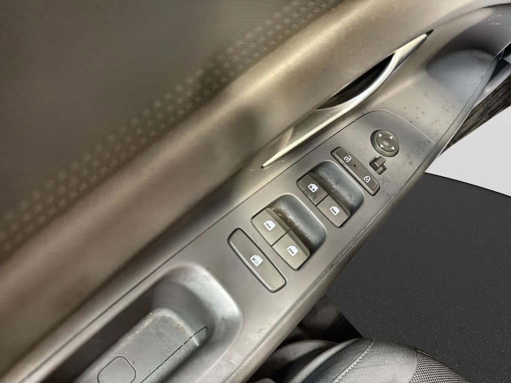 Certified 2024 Hyundai Elantra SE FWD image 17