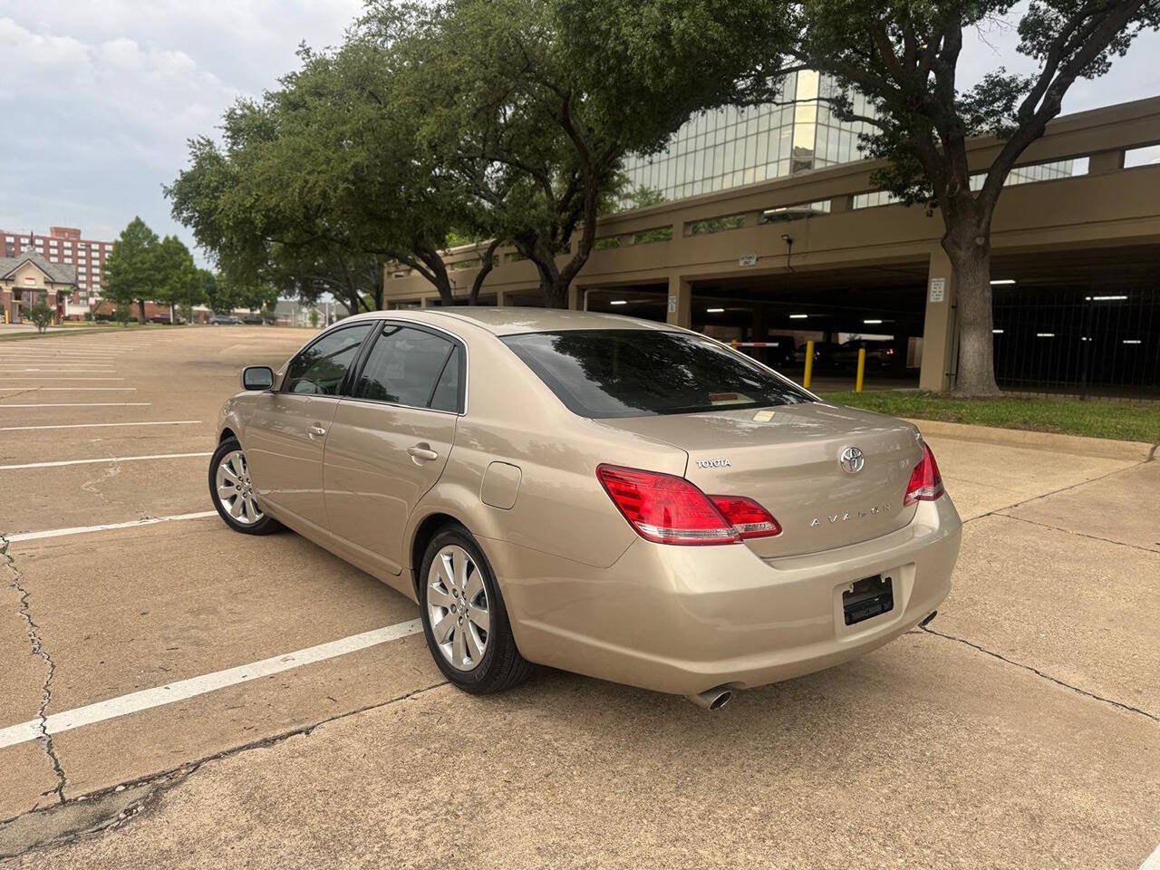 Used 2006 Toyota Avalon XLS FWD image 5
