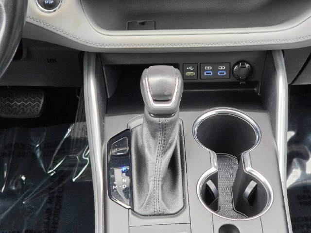 Used 2022 Toyota Highlander XLE AWD/4WD image 29