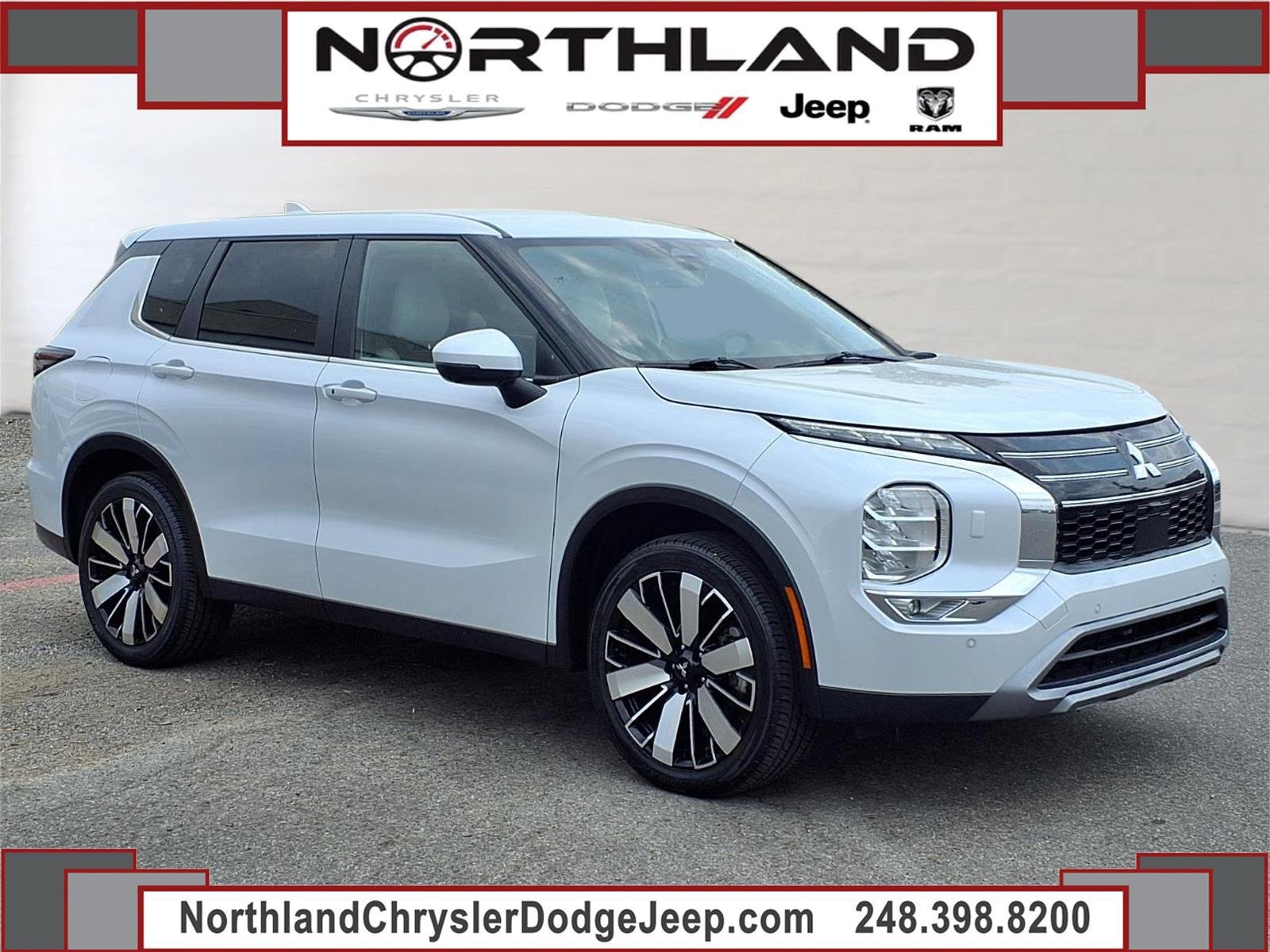 Used 2025 Mitsubishi Outlander SE