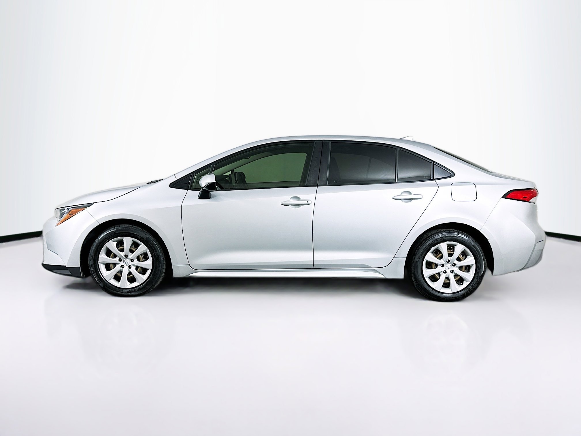 Used 2023 Toyota Corolla LE FWD image 4
