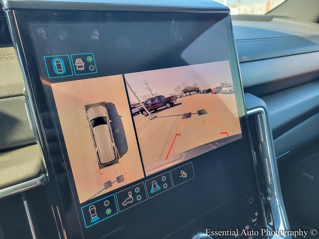 Used 2025 GMC Yukon XL Denali AWD/4WD image 16