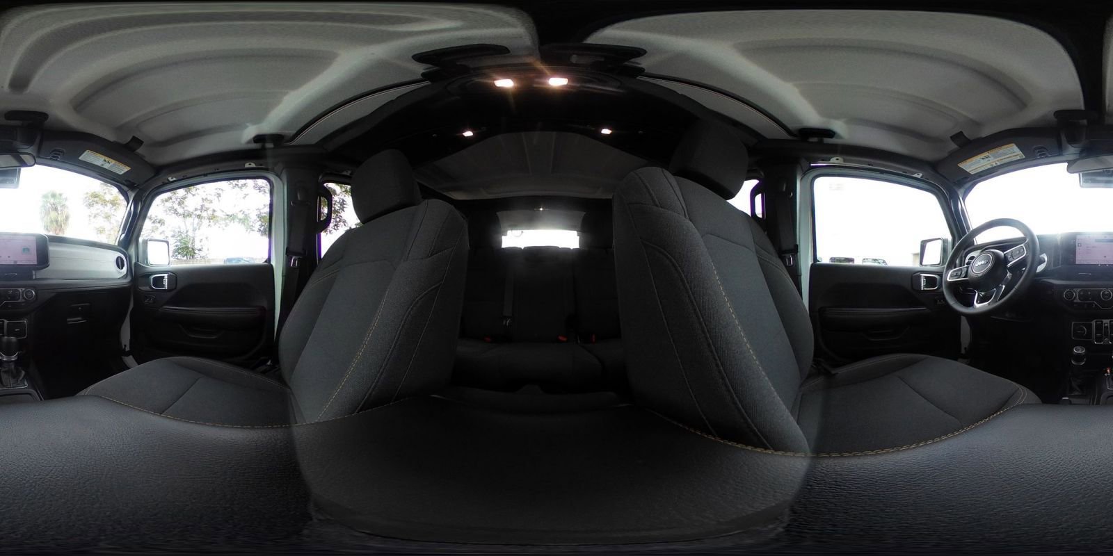 Used 2025 Jeep Wrangler Sahara image 42