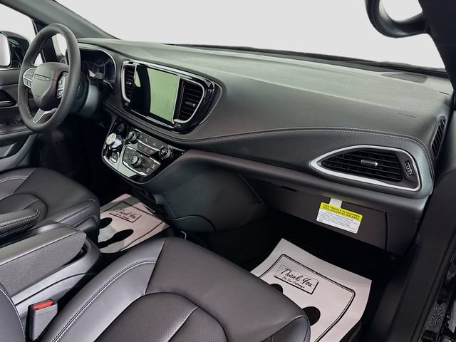 New 2027 Chrysler Pacifica Select FWD image 29