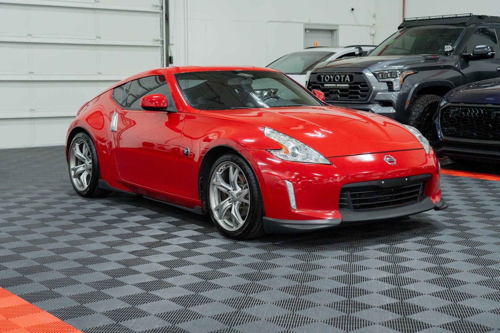 Used 2016 Nissan 370Z Coupe RWD image 12